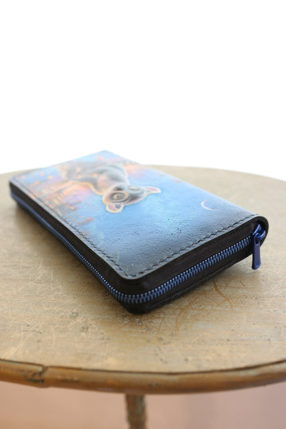 南国の水辺にたたずむワオキツネザルの長財布