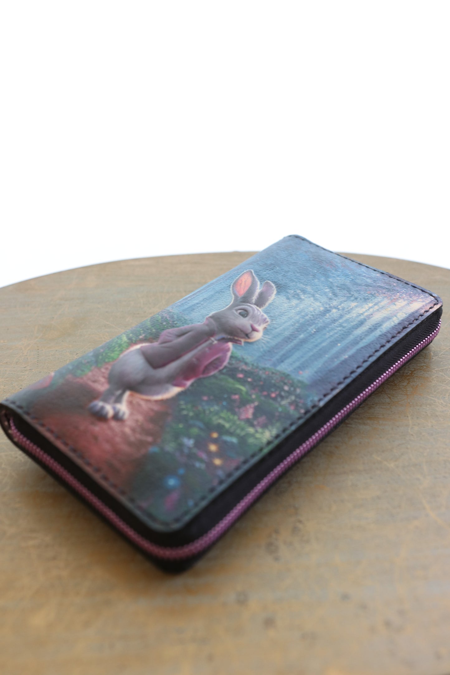 アリスの世界にまぎれ込んだウサギの長財布