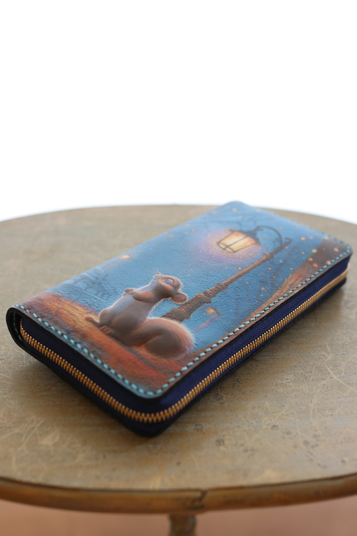 夜空を見上げるリスの長財布