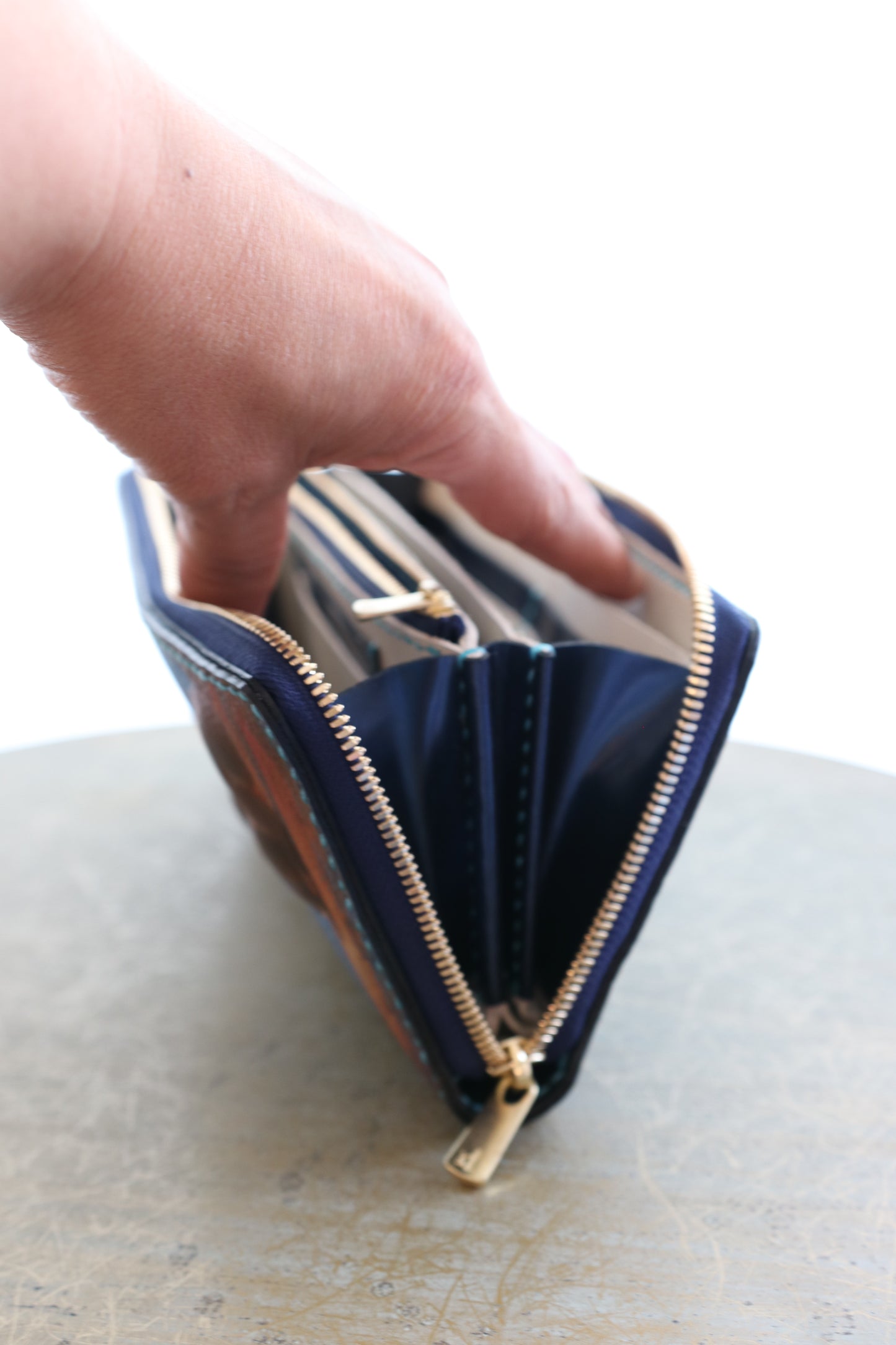 夜空を見上げるリスの長財布