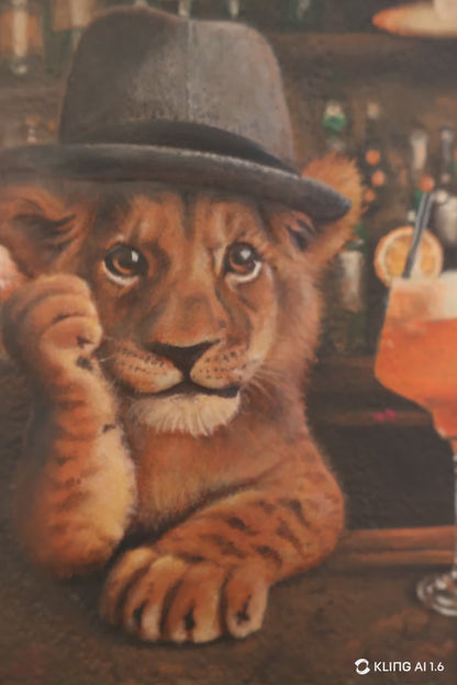 バーでカクテルを飲む子ライオンの長財布