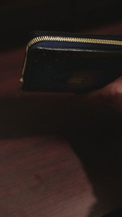 夜空を見上げるリスの長財布