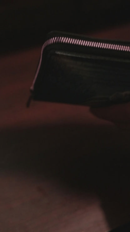 アリスの世界にまぎれ込んだウサギの長財布